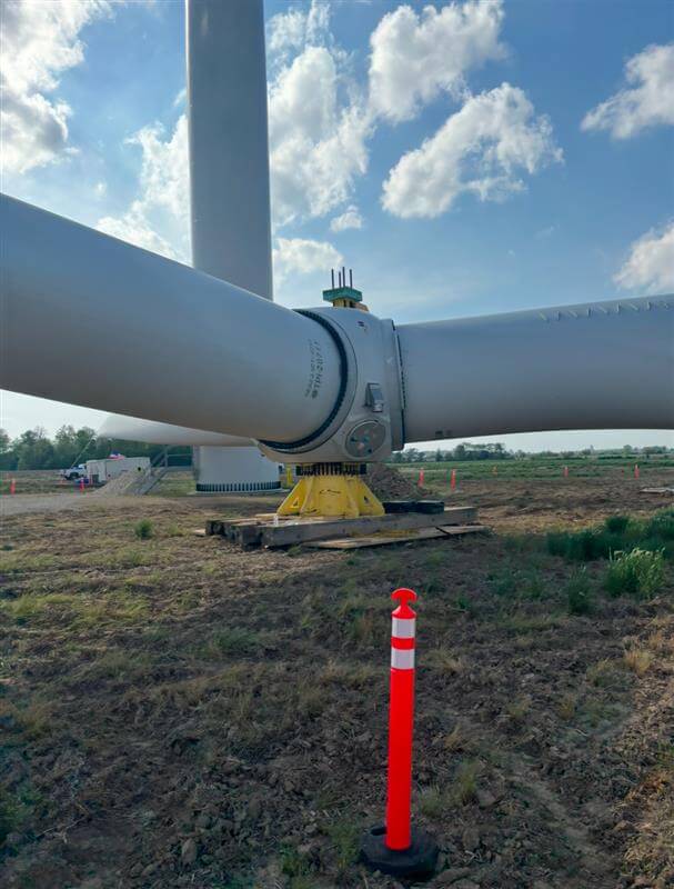 Rotor on stand with banana beam at a North American wind farm for an MCE wind turbine replacement project